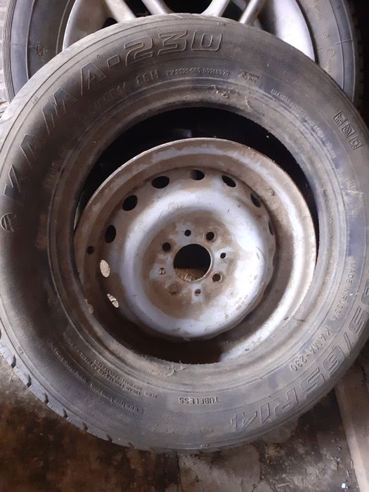 Продам три покрышки на 14 с дисками