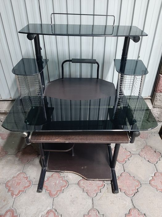 Продам компьютерный стол