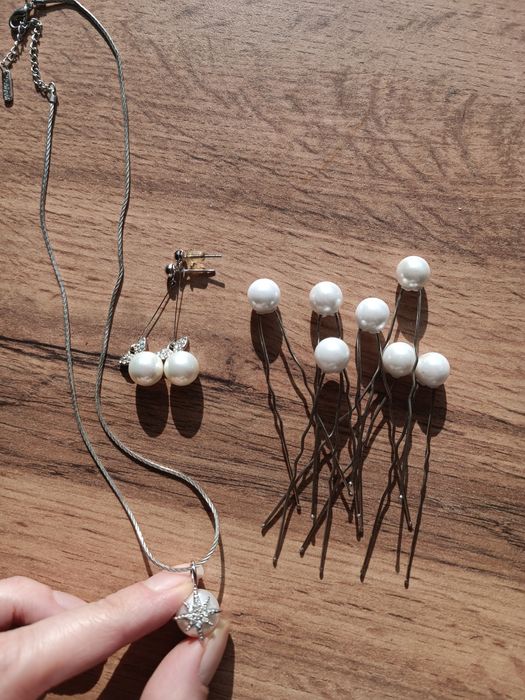 Серёжки, шпильки, цепочка с кулоном