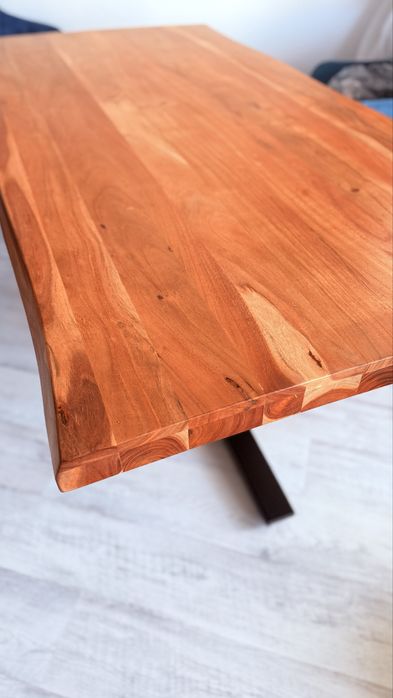 Masa living din lemn masiv