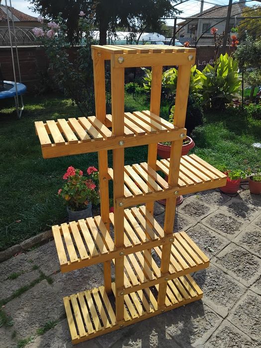 Цветарник от дърво