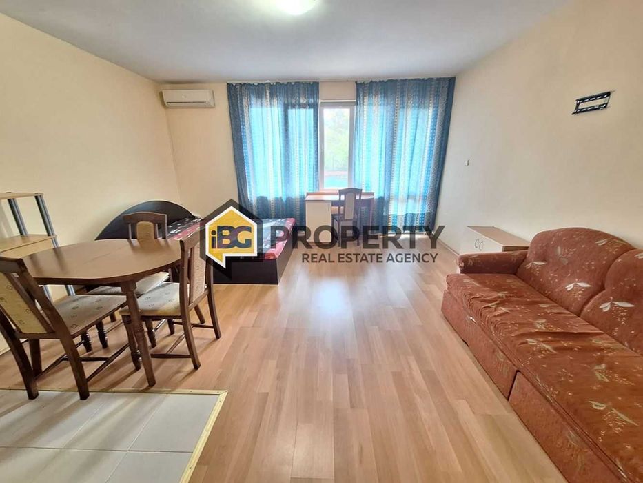 Просторен едностаен с голяма тераса