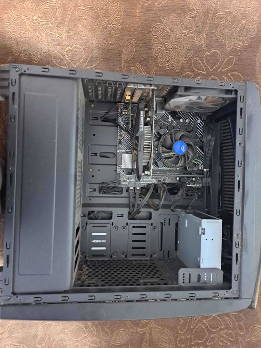 Vand pc gaming in stare buna