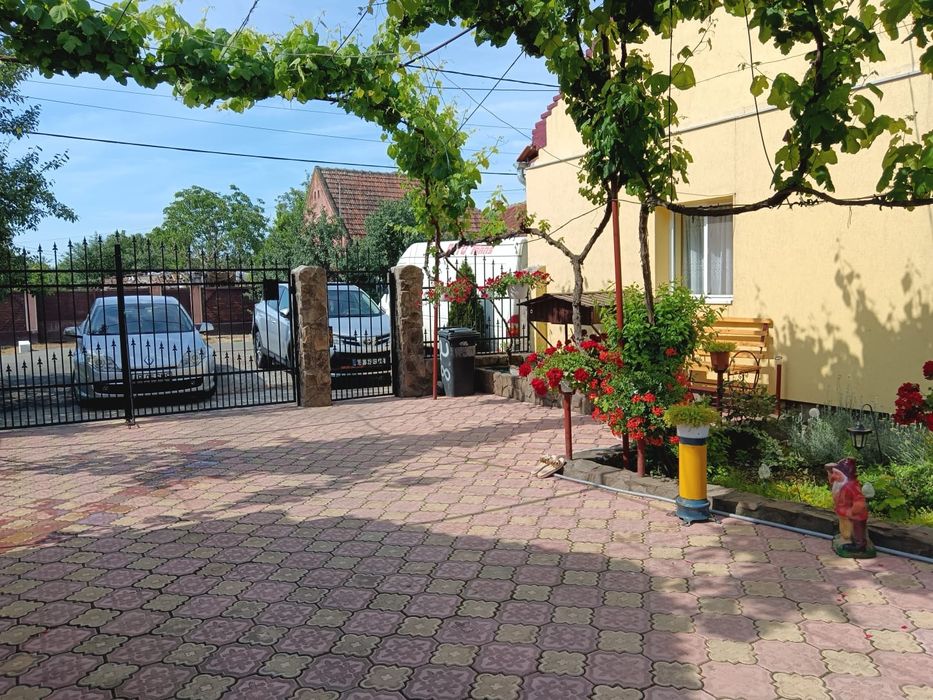 Vând casă complet mobilată