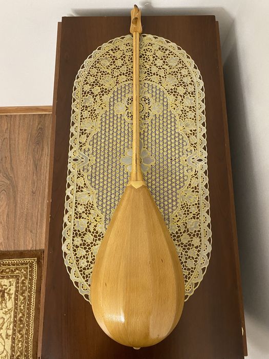 Домбра в хорошем состоянии