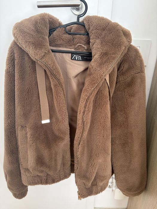 Geaca zara xs pentru dame foarte bine pastrata potrivita pentru toamna-primavara