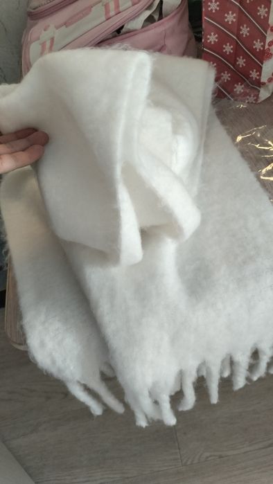 Продам новый белый шарф