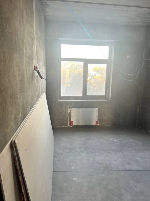 Продаётся 4 комнатная на максима горького