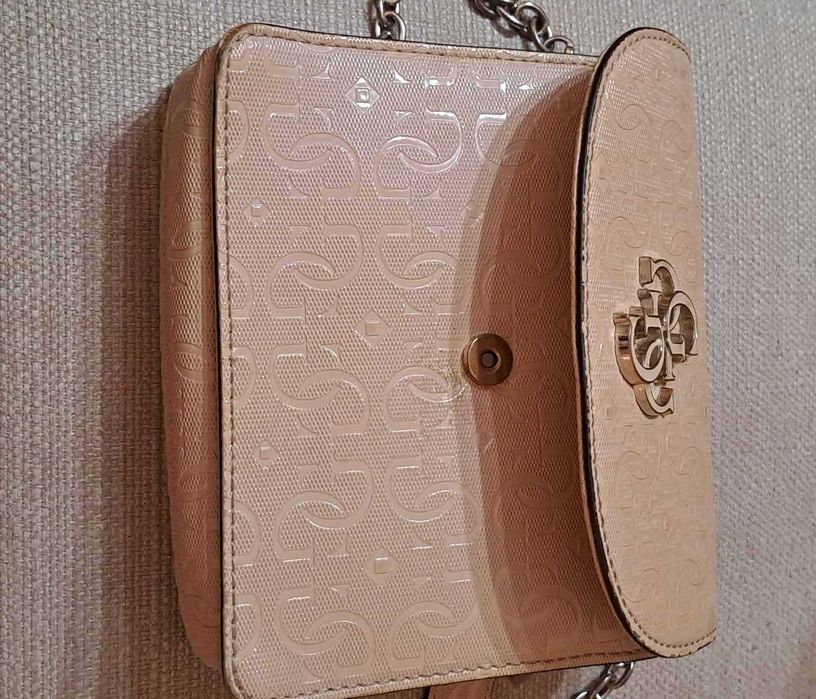 Оригинална чанта Guess