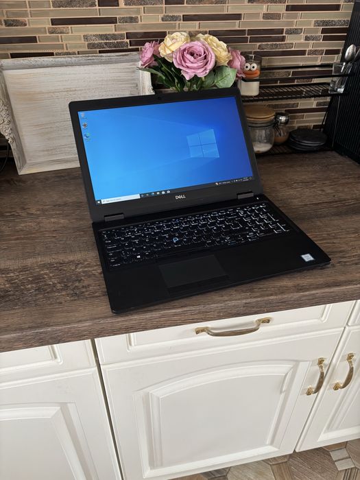 Dell Precision 3530•i7-8850H• Nvidia Quadro P600• 16Gb ram DDR4•Bateria excelent