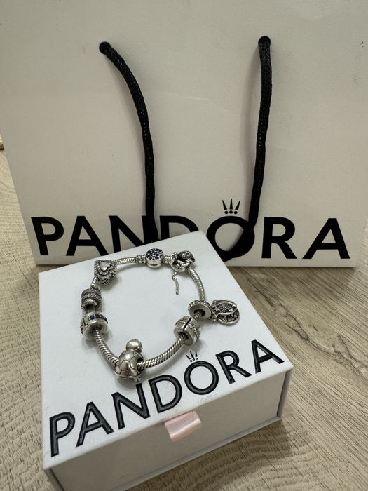 Гривна Пандора с талисмани