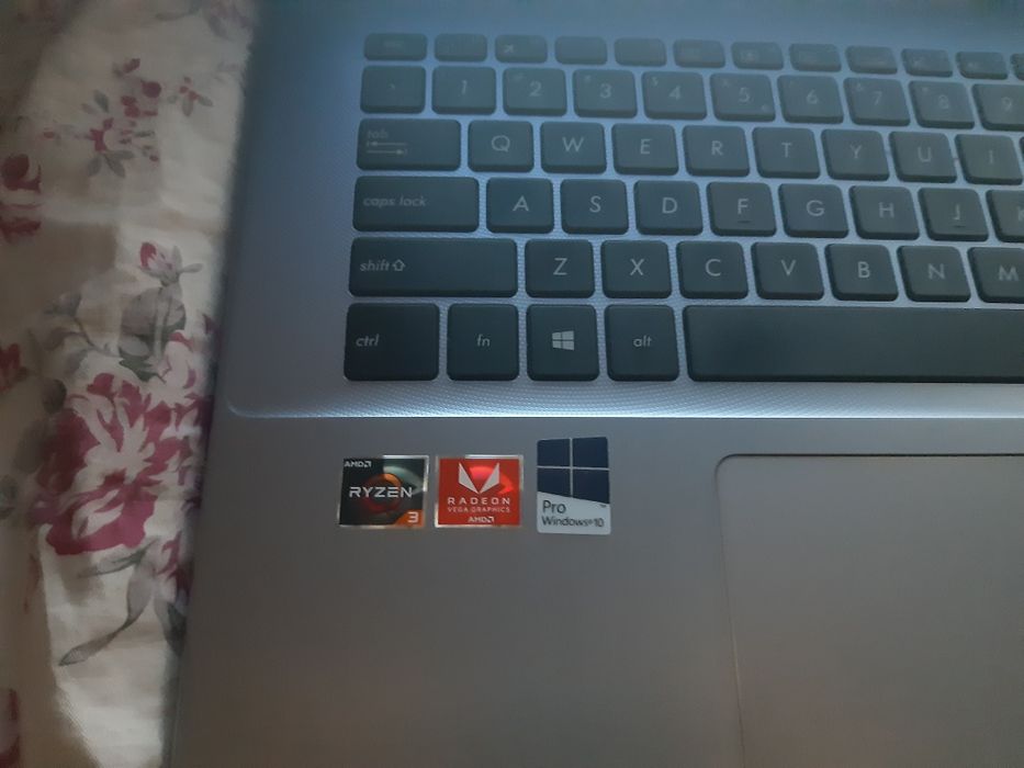 Leptop ASUS ryzen 3 2200u 12gb ram ssd 256gb