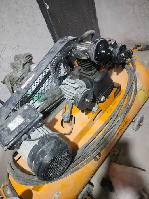 Компрессор  продам срочно