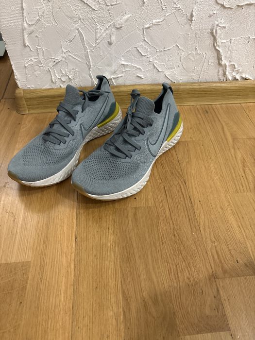Nike Epic React Flyknit 2
