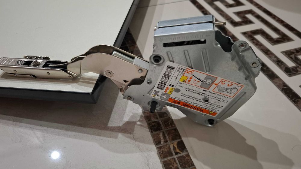 Запчасть для мебели blum