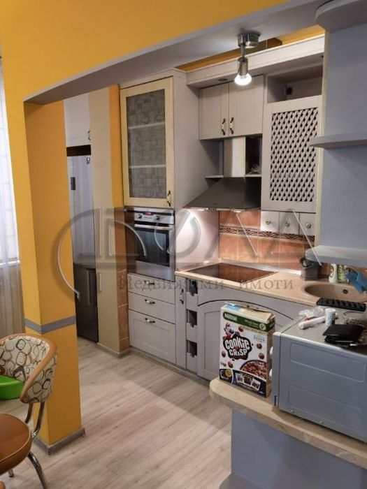 Продава се Тристаен апартамент в София, Разсадника - 93 кв.м за 2366 €/кв.м - Снимка #9