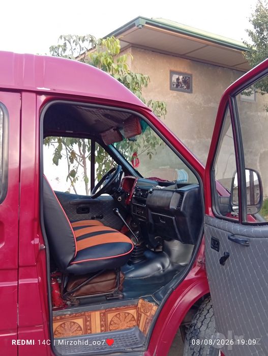 Ford Transit sotiladi.