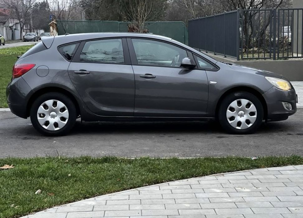 Opel Astra/ 2011