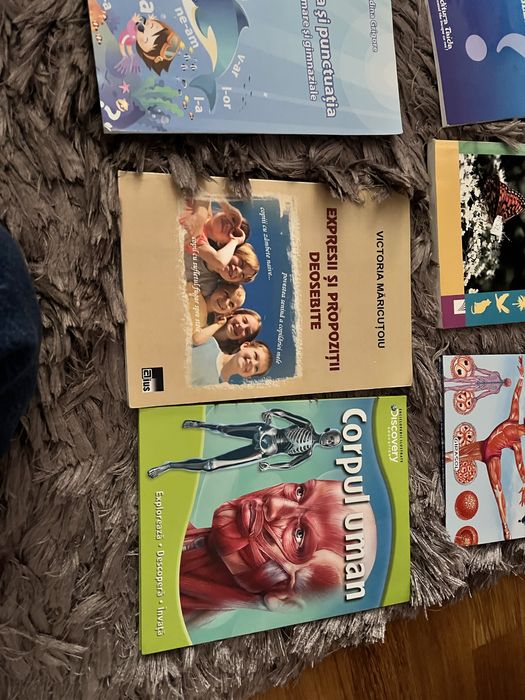 Set carti scolare ce se vand si separat