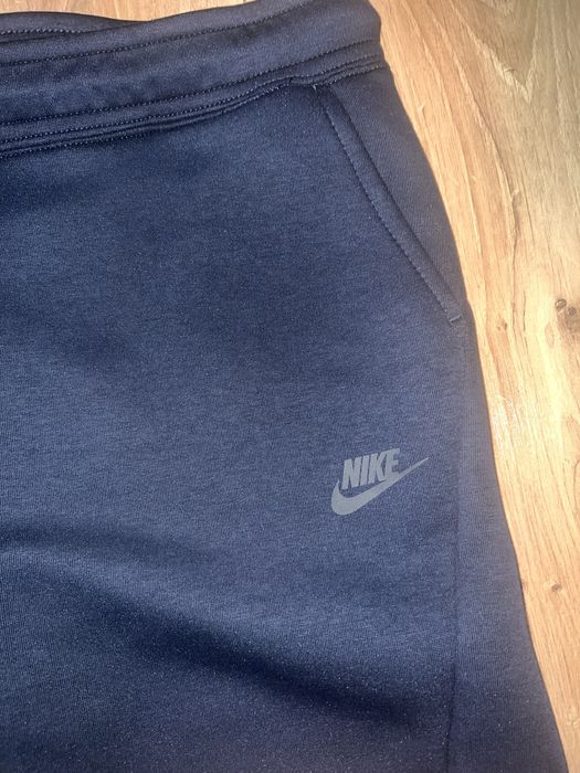 Pantaloni Nike Tech bleumarin