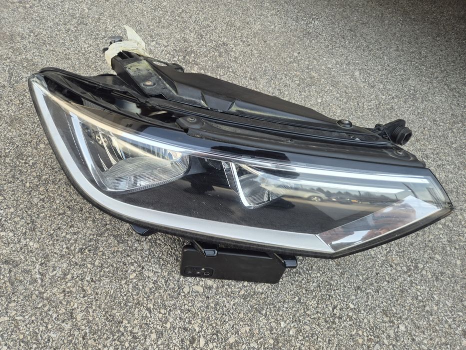 Десен фар Фолксваген Пасат Б8 фарове VW Passat B8