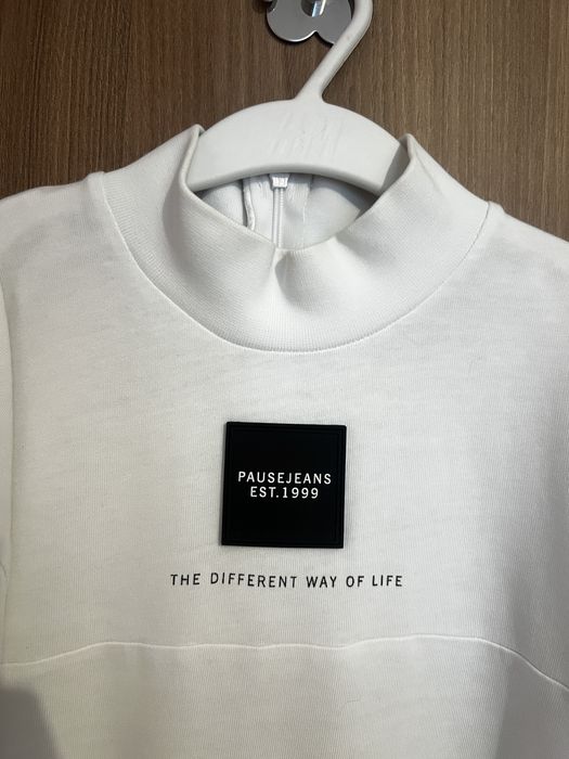 Рокля Pause, размер М, цвят бял / Рокля Junona официална черна М