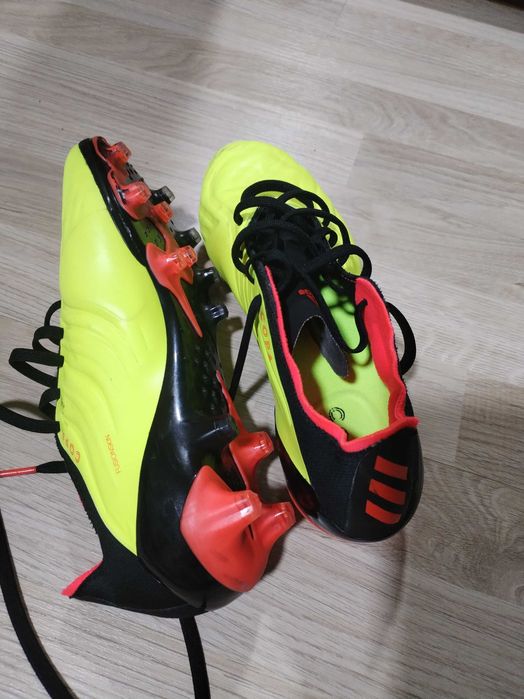 Ghete de fotbal adidas