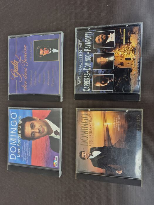 Vând lot 12 CD,muzica clasica compozitorii & interpreti celebri : Pavarotti, Domingo, Careras,Bocelli