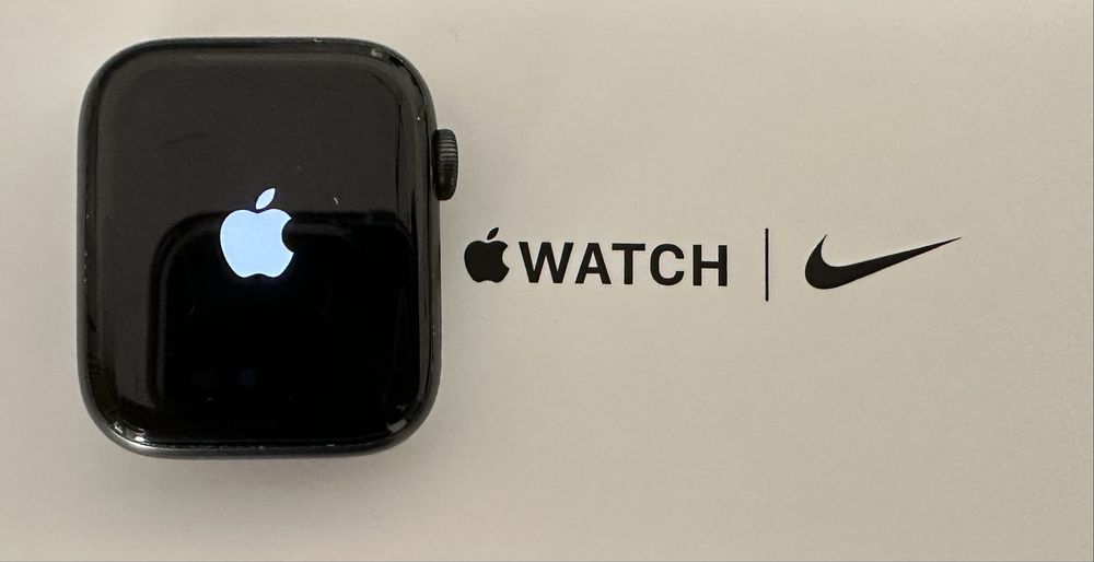 iWatch seria 6, 44 mm, bateria 100%