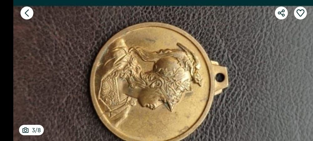 Insigne , medalioane , brelocuri , poetcarduri  vintage
