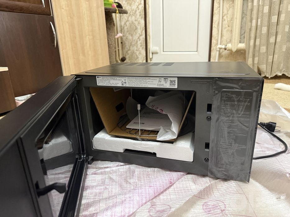 Мирковолнока LG MH6565DIS