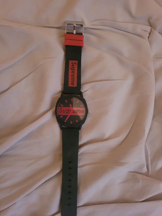 Часовник Supreme кварц