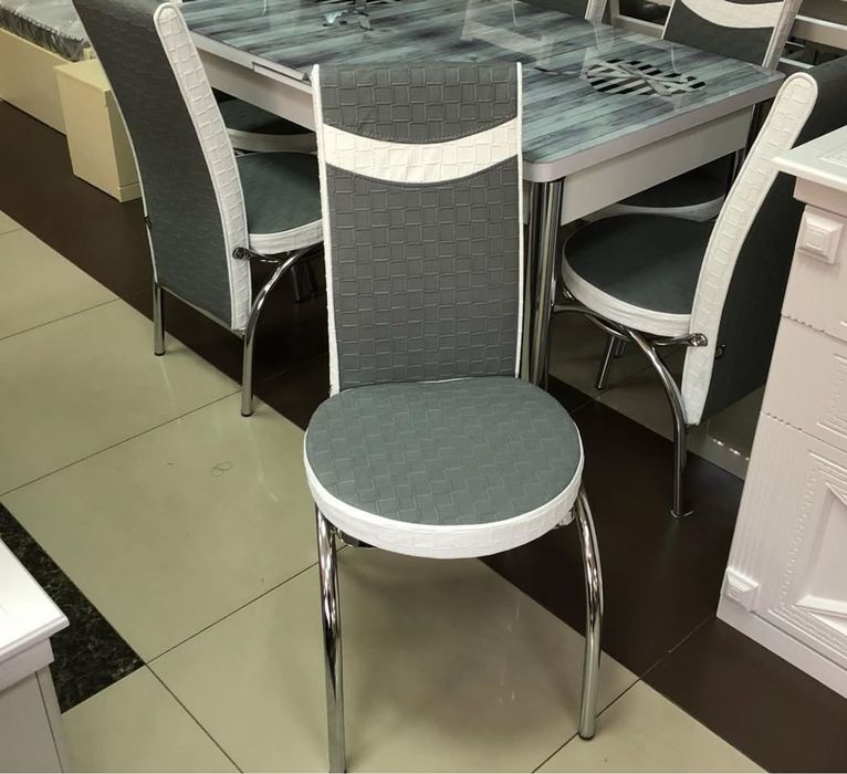 Продам комплект стол со стульями