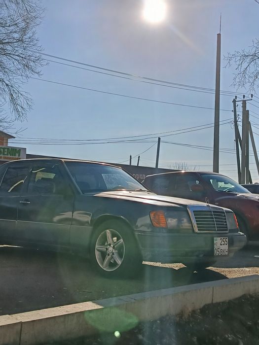 Продается Mercedes-Benz 124 E220