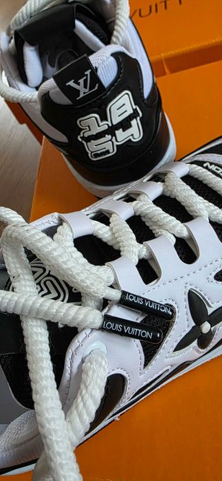 Мъжки сникърси цветове черно и бяло Louis Vuitton