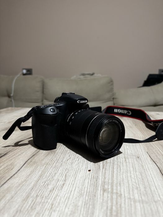 Фотоапарт CANON  EOS 60D с обектив CANON EFS 18-135 + ПОДАРЪК
