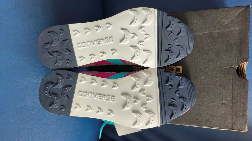 Converse Thunderbolt - 150 lei - NOU - 35.5 si 36