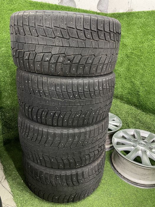Продам шины шипы 295/35 R21 зима покрышки резина колеса