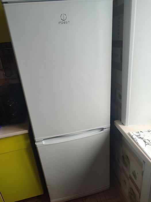 Холодильник indesit