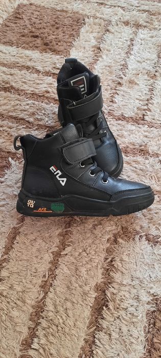 Продам осенние ботиночки