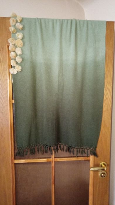 Палантин с бубонами. Шерсть