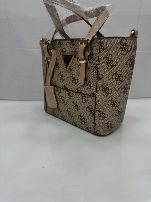 Дамска чанта GUESS