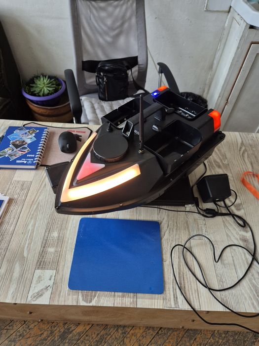 Лодка За Захранка ZV06 GPS-100 Точки 12000mAh Нов Модел!