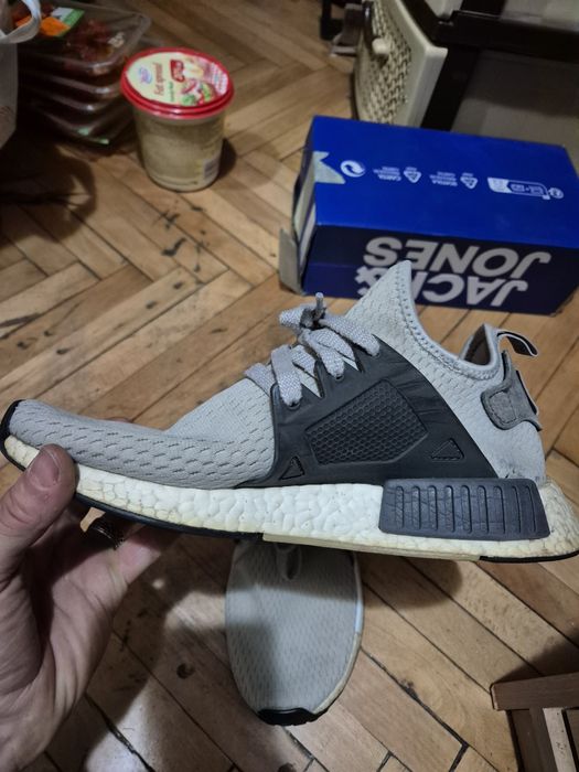 Adidași de vânzare