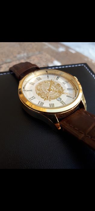 Часы наручные с логотипом