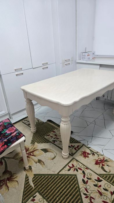 Стол и стулья сатылады