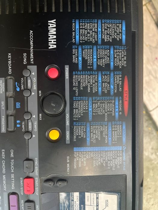 Vând orga yamaha
