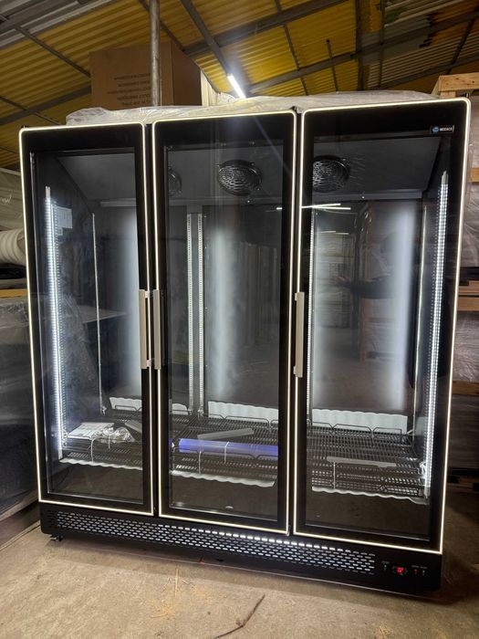 Vitrină frigorifică 3 uși Full Black 1600L