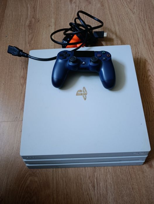 Vând PS4 in stare impecabil