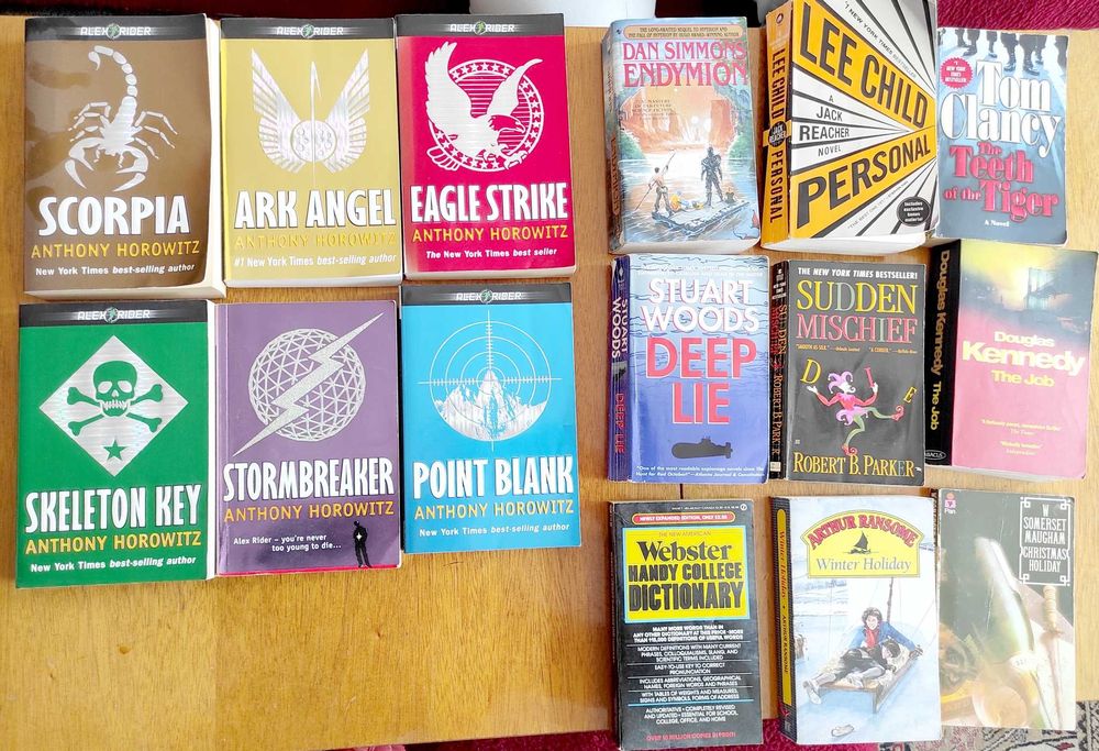 Книги на английски език - романи, документални, наръчници, справочници